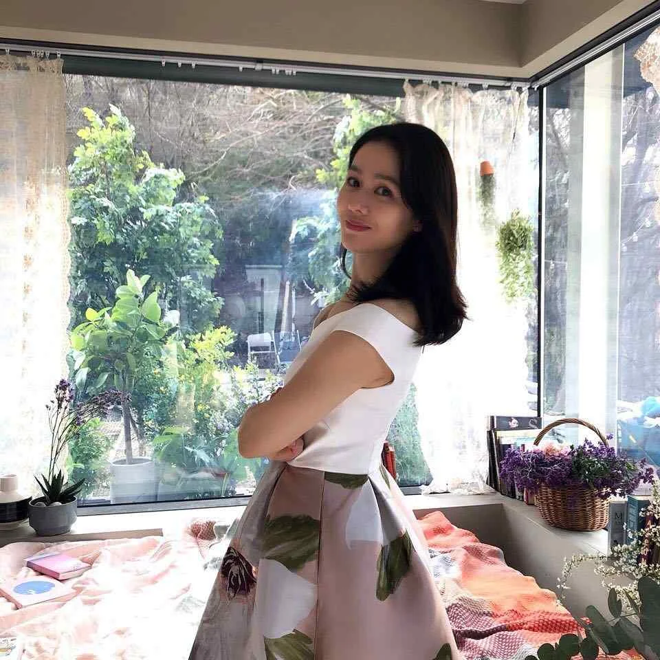 Son Ye Jin - son-ye-jin-sexy-3.webp